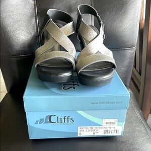 Cliffs by WHITE MOUNTAIN Black & Silver Sandals with Crossover Straps 8M